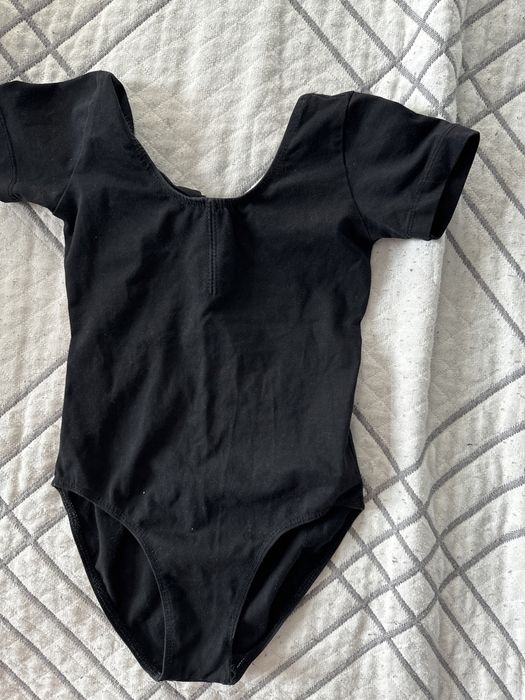 Спортивные купальники белый и черный