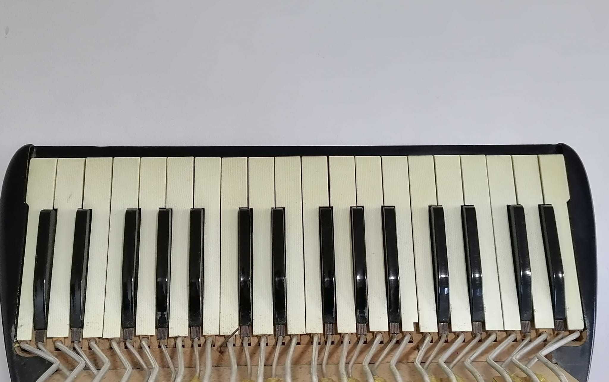 Vând Claviatura Acordeon Hohner Verdi I-Verd II-Tango II-Clapa Scurta
