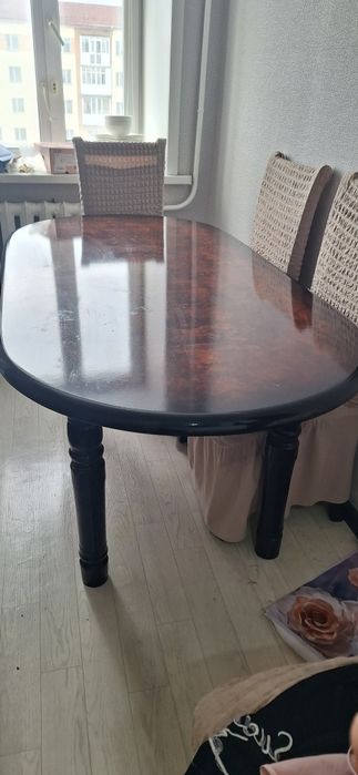 Продам стол в гостиную