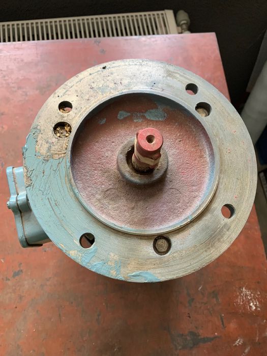 Електрически двигател