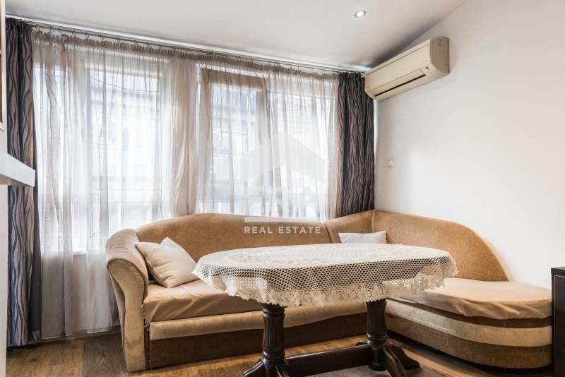 Двустаен, ексклузивен, обзаведен апартамент за продажба, в тухлена сгр