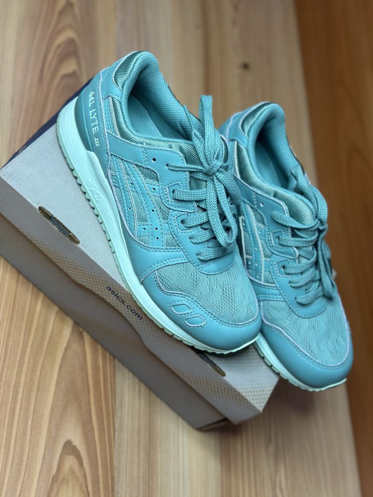 Дамски спортни маратонки Asics