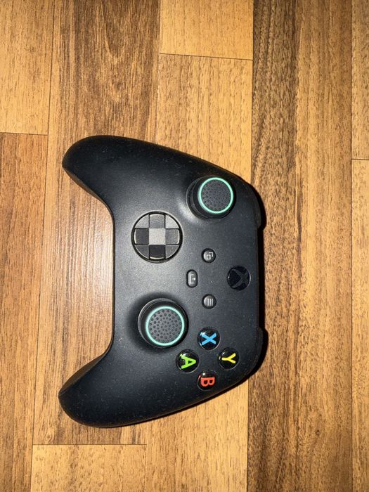 [Rezervat] Schimb/Vând Xbox series x încă în garanție.