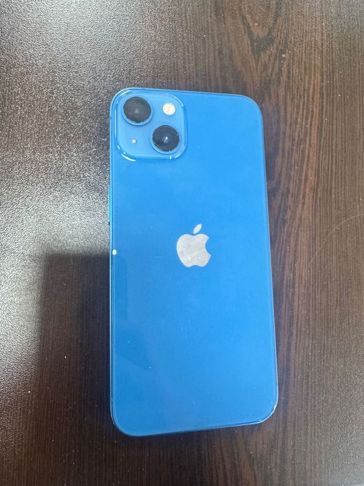 iPhone 13 - 128gb с кутия и подарък 10 кейса