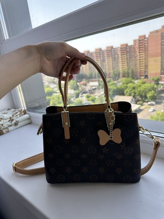 Стильная кожаная сумка