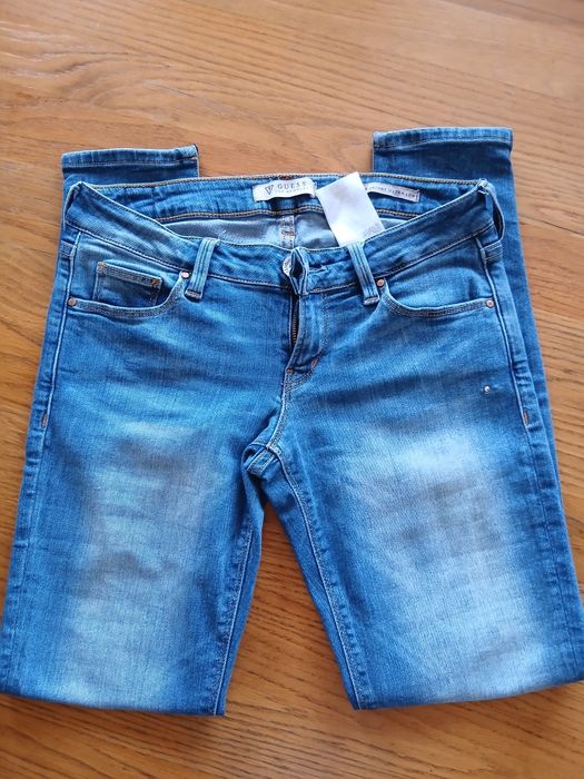 Дамски дънки.Размера е сниман