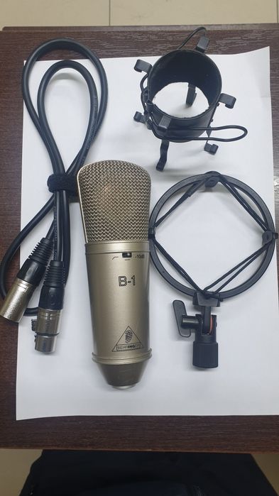 Студийный конденсаторный микрофон Behringer B1