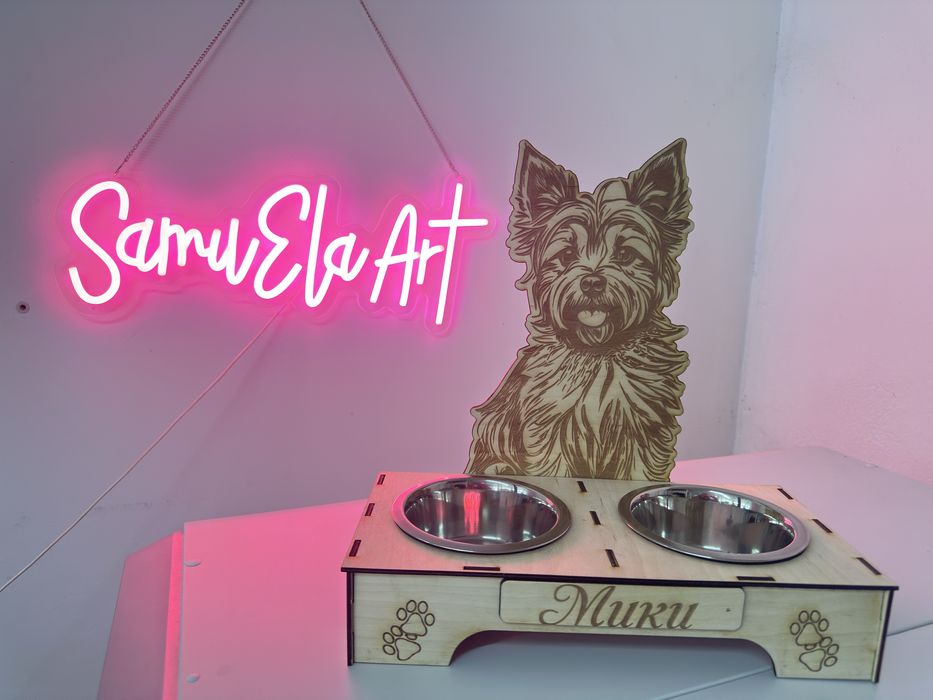 Дървена поставка  за храна за куче с персонализиция