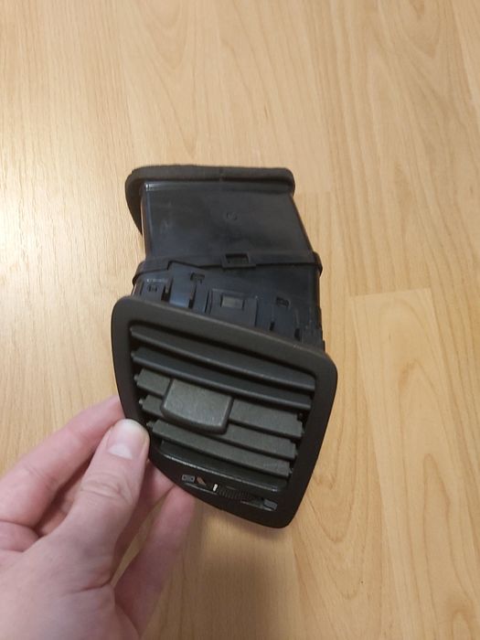 Grila de aerisire bord KIA sportage 2006