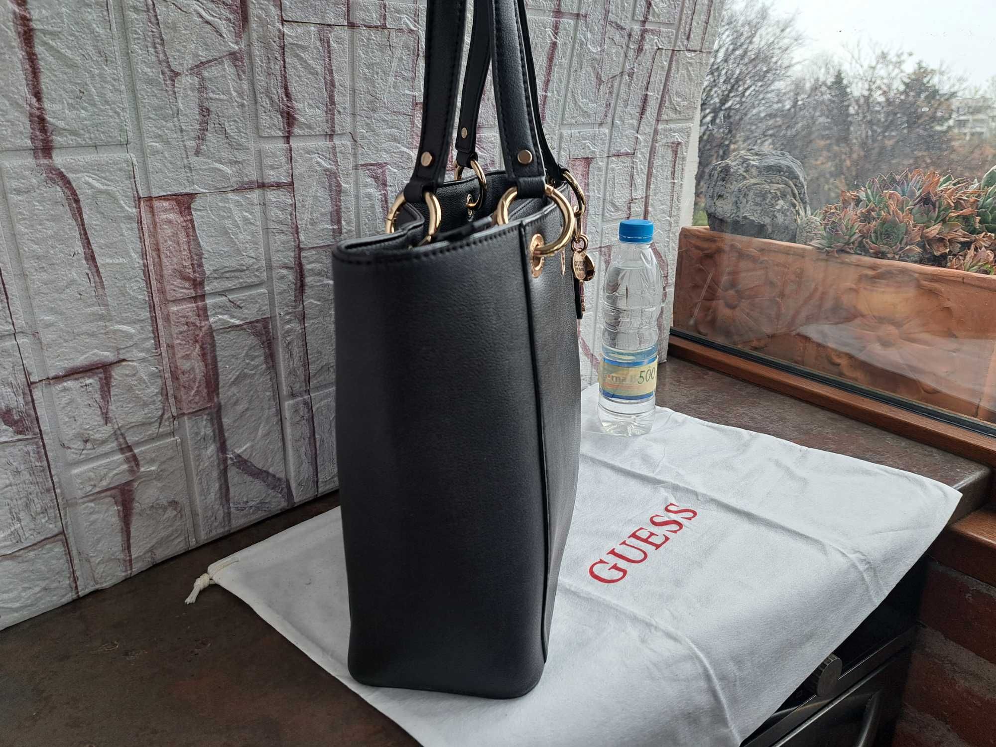 дамска чанта,GUESS-черна чанта,гес