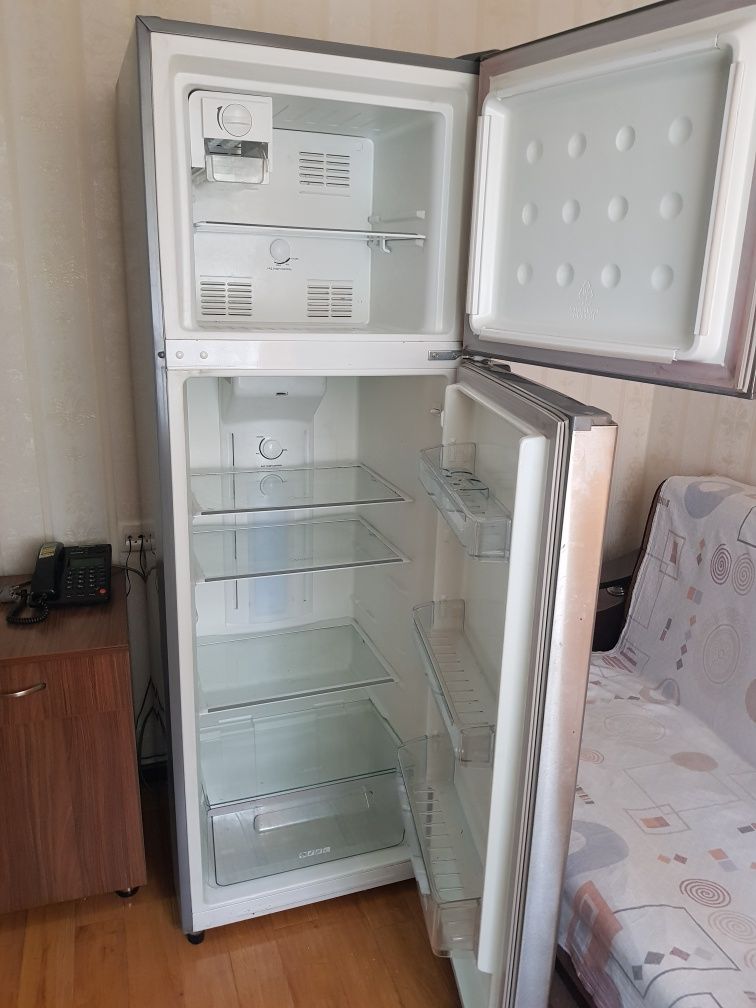 Продам холодильник