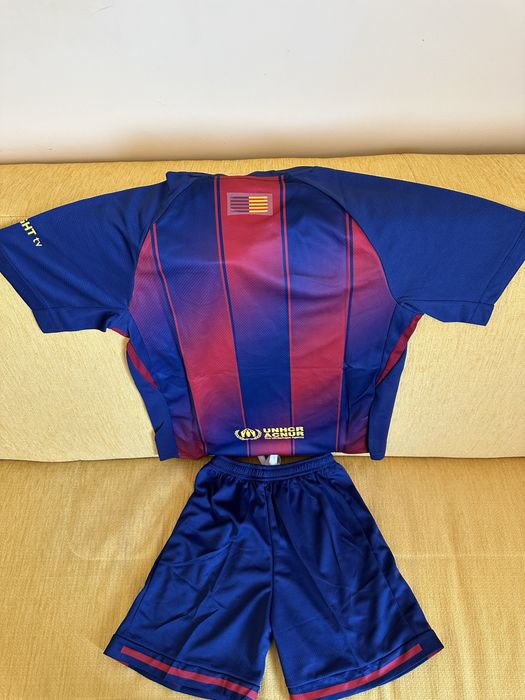 Tricou copii FC Barcelona, 9-10 ani, NOU, set cu pantaloni scurti