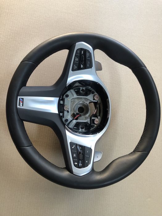 Volan M Bmw seria5 G30/G31 nou. Model cu vibratii,padele