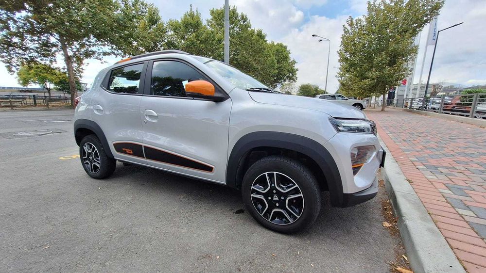 Dacia Spring Comfort Plus - 8000km - An 2023  - 33kw +Anvelope iarna