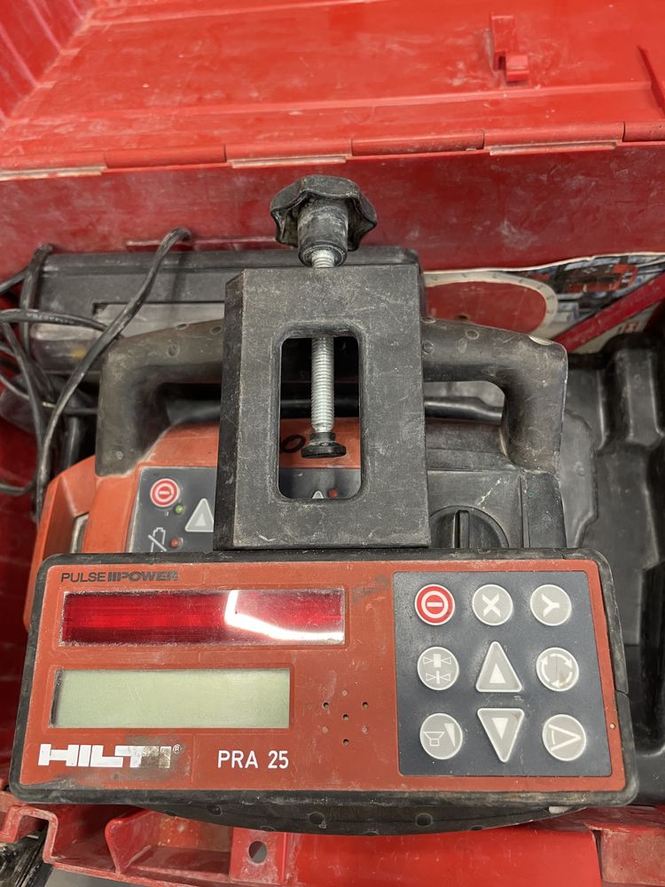 Ротационен лазерен нивелир Hilti PR25IF Б-76276