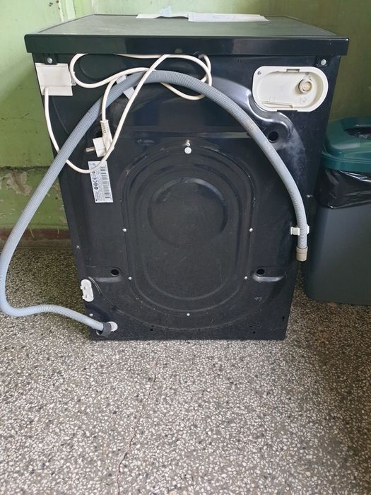 Продавам Пералня Аристон, за части.