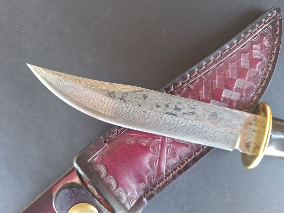 Ловен нож-дамаска стомана VG10 с кожена кания