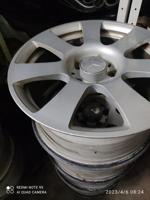 Продам комплект дисков R17, б/у на М-Б пять дыр.