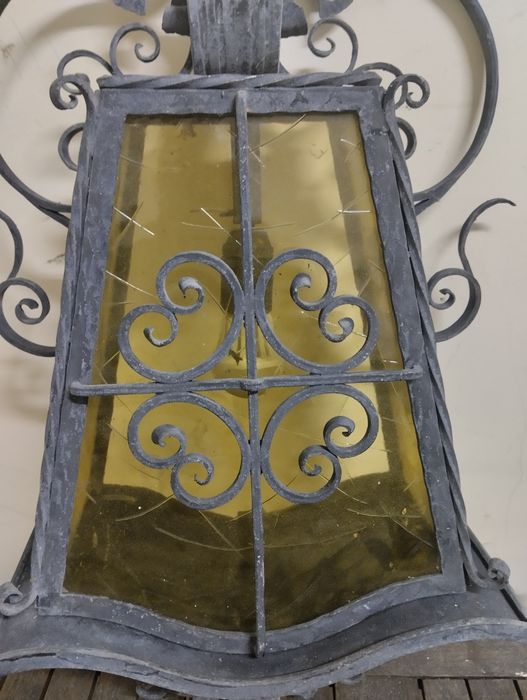 Стар фенер от ковано желязо