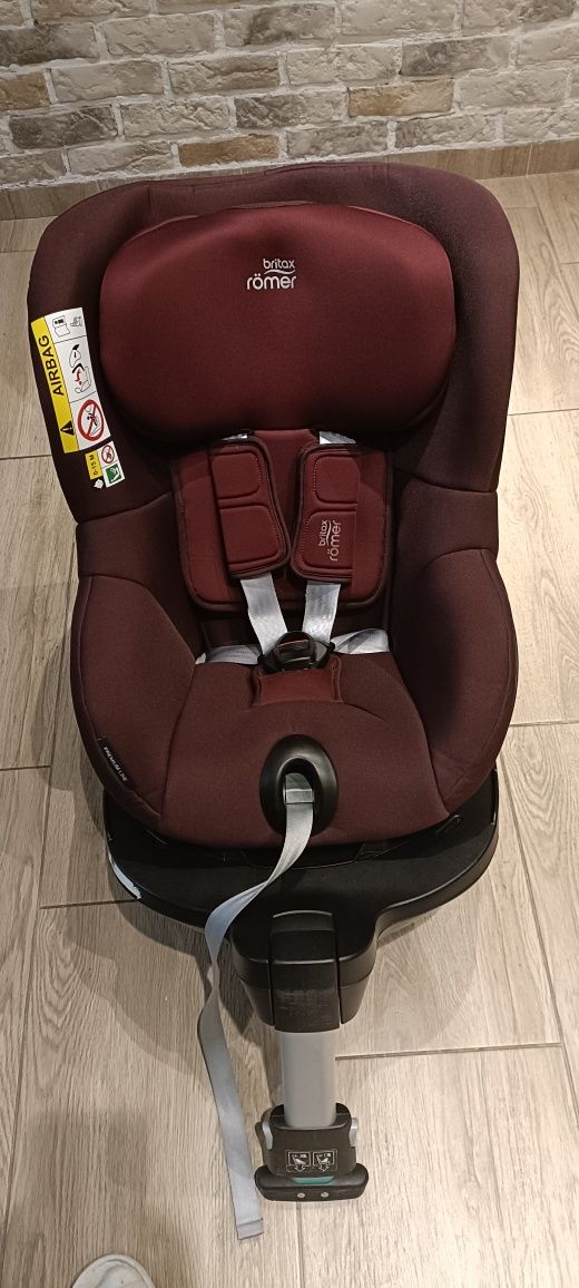 Vand Scaun auto Britax Romer Dualfix M I-size
Culoare
Burgundy Red