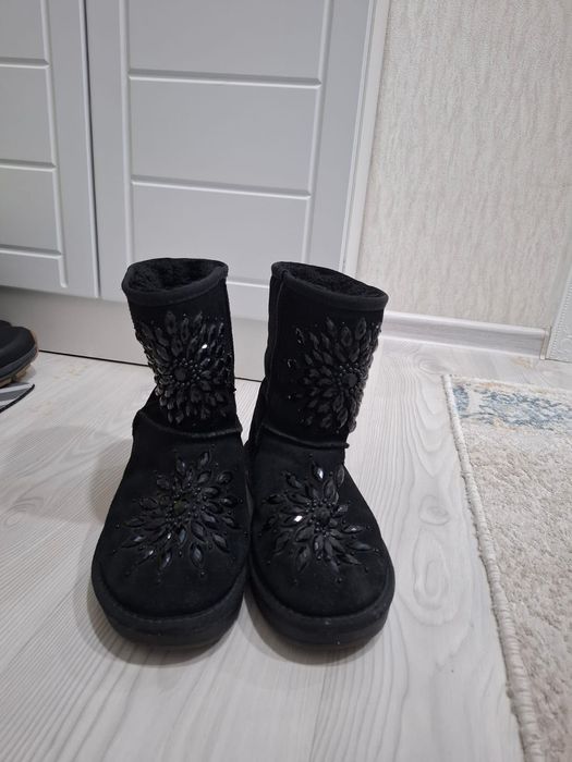 Уги етік сатылады.