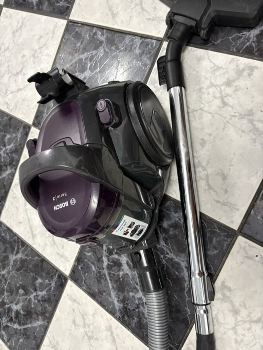 Aspirator Bosch 3A fara sac, 700W, 1,5L, filtru igienic Pure air.