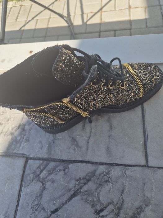 Ghete si  ochelari noi , nefolosite