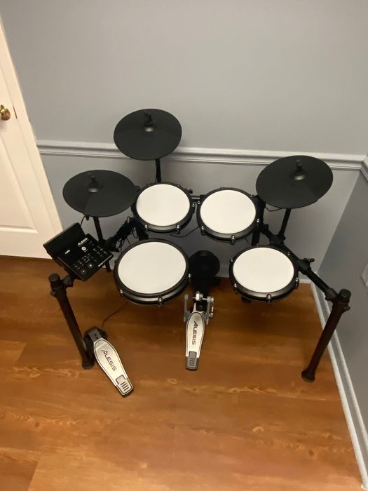 Alesis Nitro Max Електрически електронни барабани electric drums