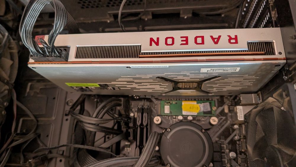 AMD Radeon VII  16 GB RAM  4096 bit ( schimb ) placa video