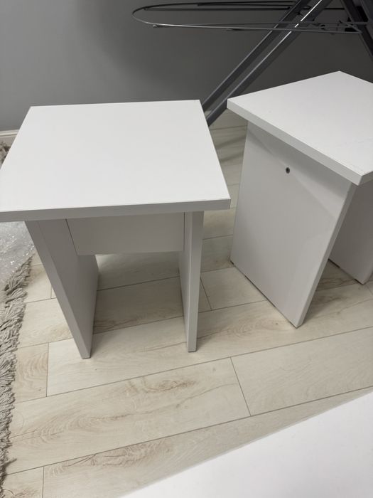 Продается столь и 4 табуретки 1,5*0,9*0,8м