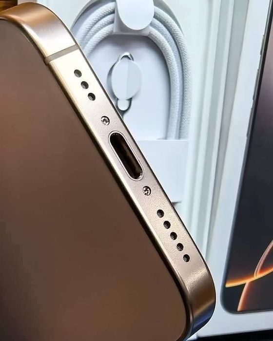 iPhone 16 PRO MAX cu 100 % Viata Bateriei