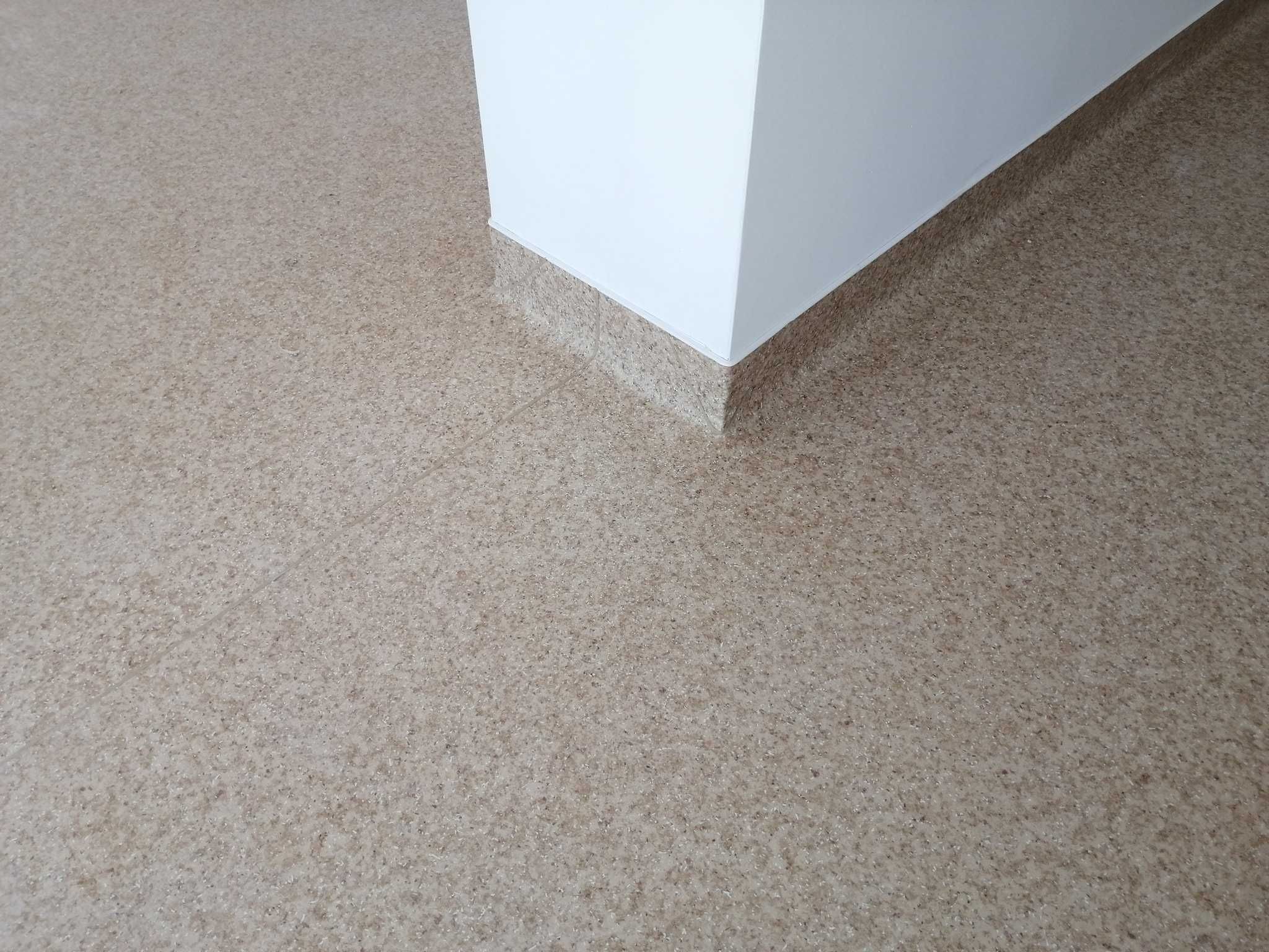 Montaj Linoleum Mocheta LVT SPC  Parchet Plinte Polimer Vopsele Epoxi