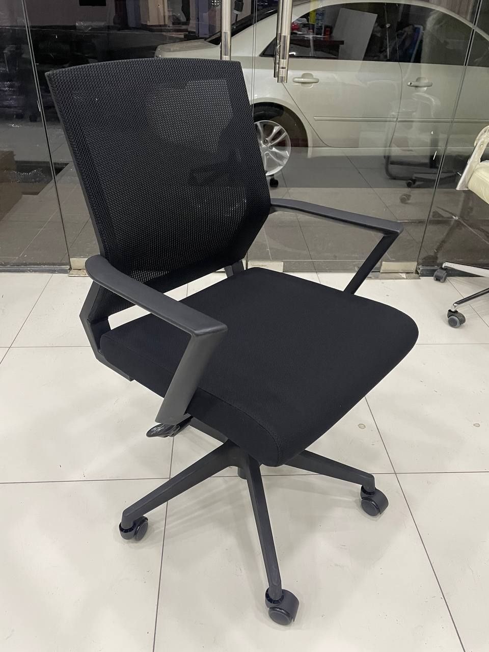 Офисное сеточное кресло качалка премиум класса 6033C