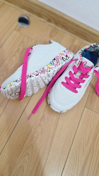 Adidasi fete skechers