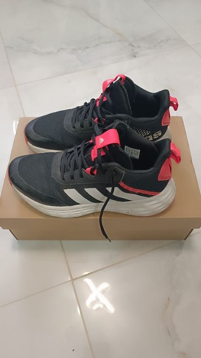 Продавам маратонки Adidas за Баскетбол