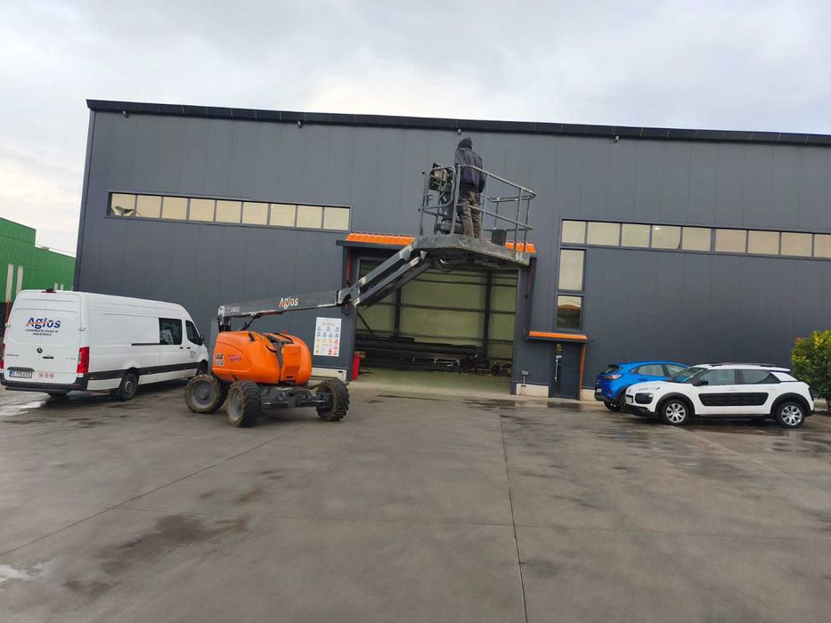 Nacela cu brat articulat JLG 600AJ, an 2009