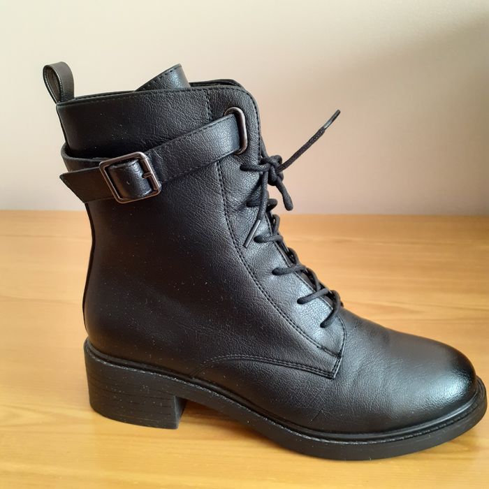 Продам женские ботиночки