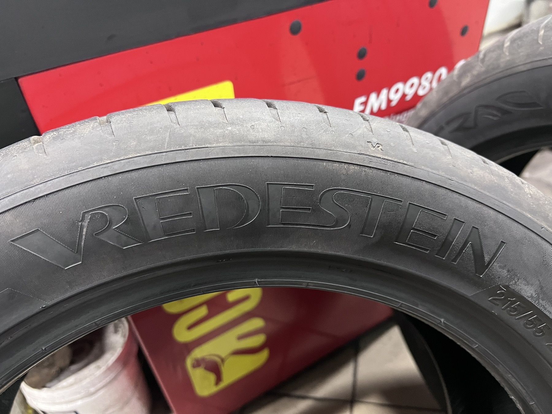 Летни гуми 215/55 R17 Vredestein