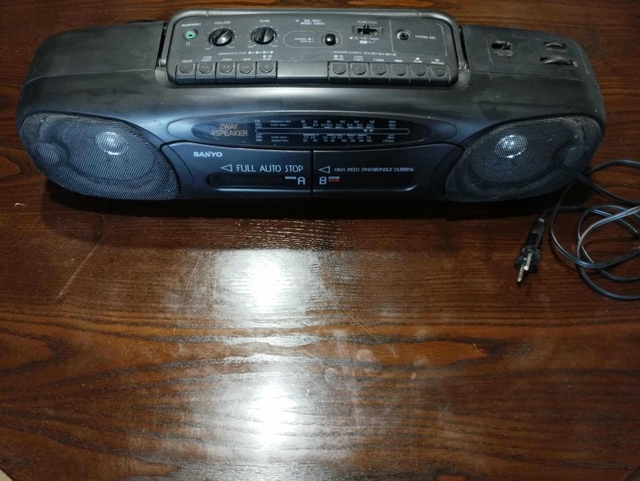 Радио касетофон SANYO, двукасетъчен, черен