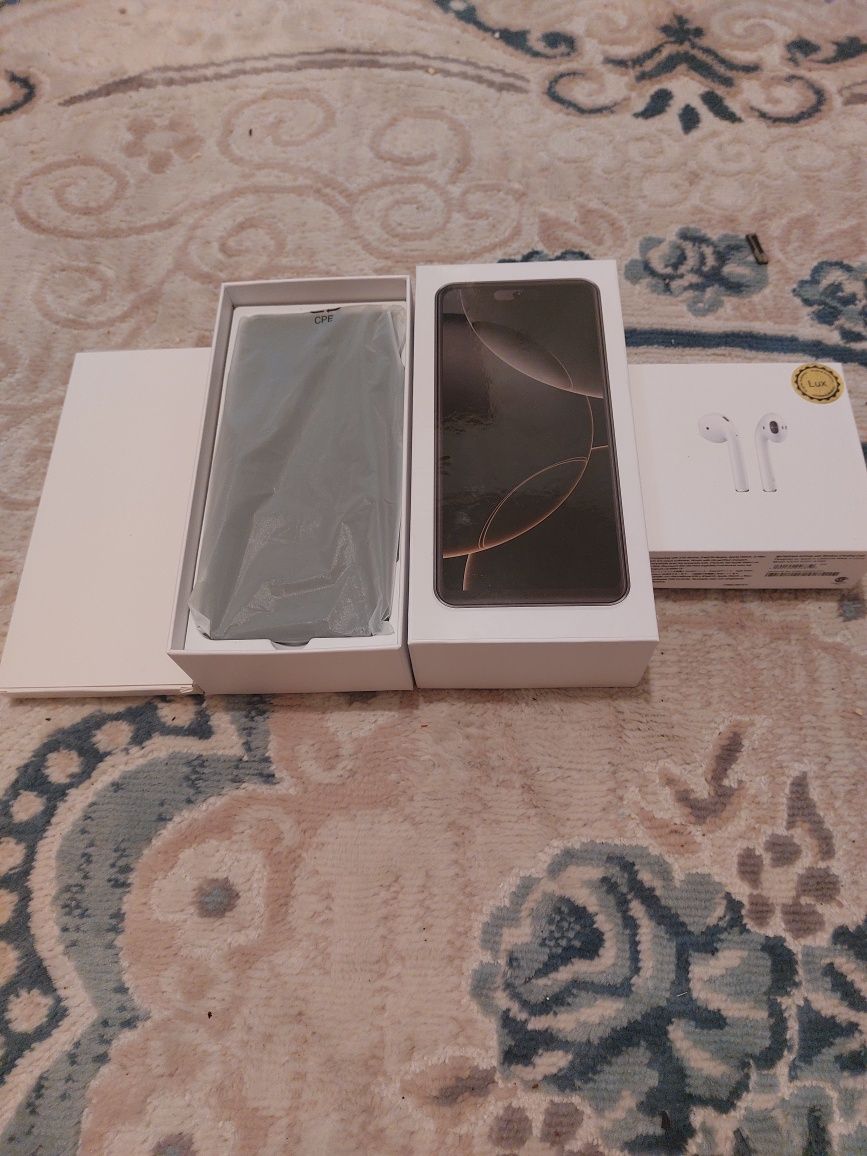 Продаю iPhone 16 Pro Max. 256.GB. Версия Андроид китай.Наушник Airpods