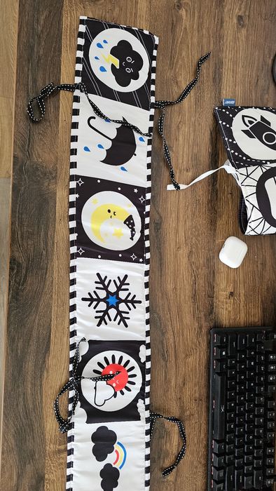 Carte senzoriala alb negru rosu bebelusi