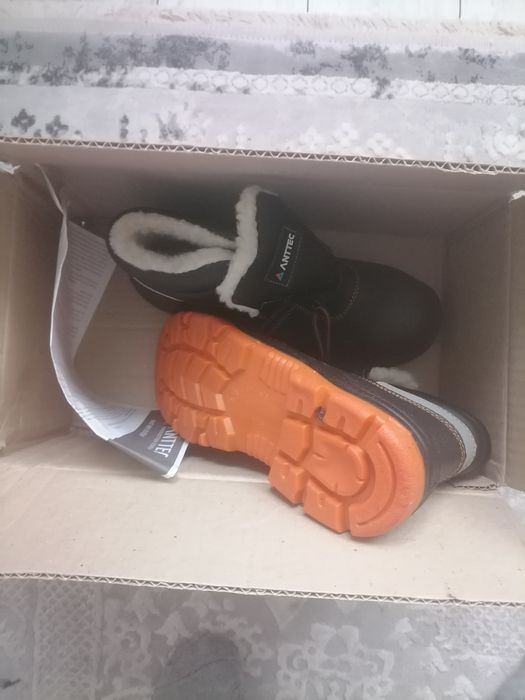 Ботинки зимние новые