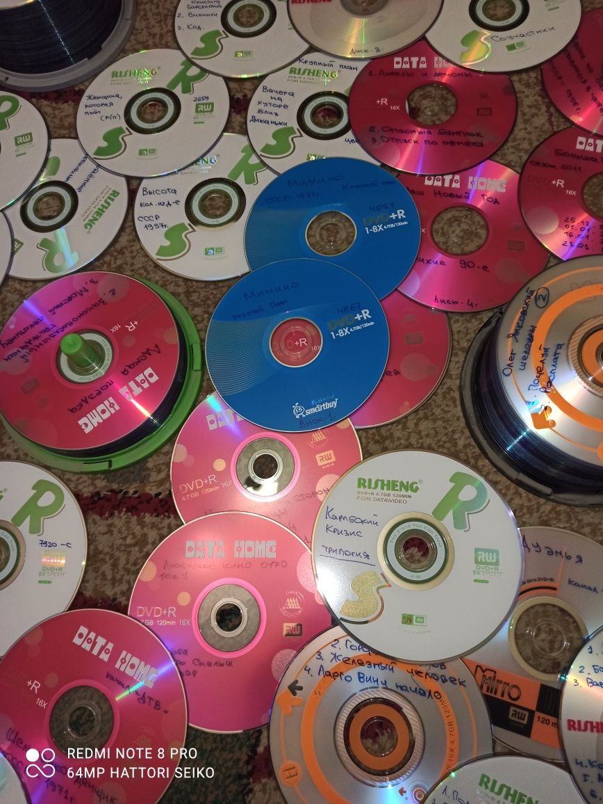 Видеокассеты и ДВД диски болванки