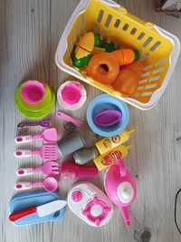 Детская посуда и овощи