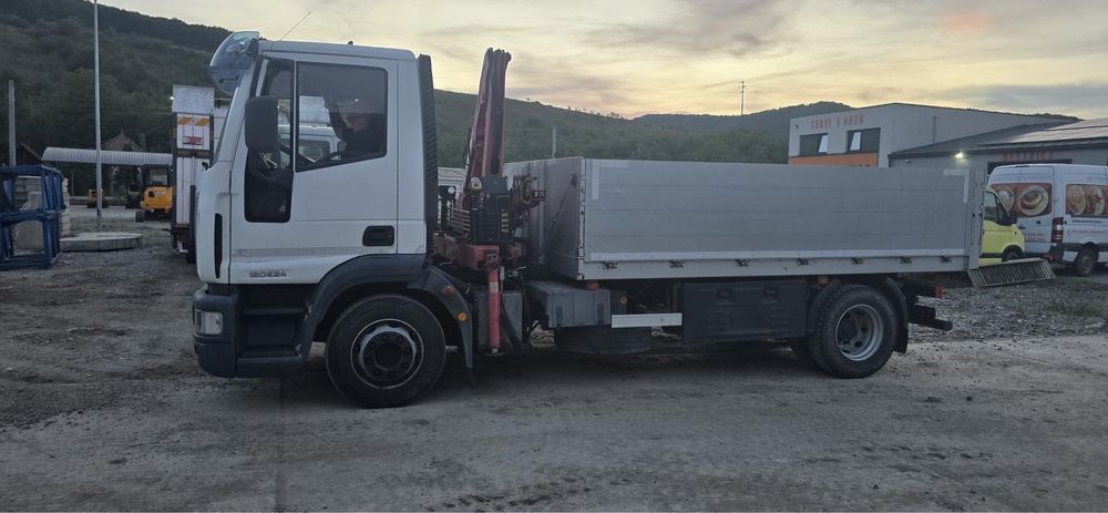 Vand sau schimb cu utilaje iveco de 12 t cu macara an 2007