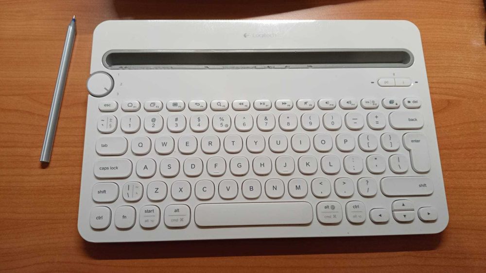 Tastatura Logitech K480. Max 3 device, Bluetooth, folosita.