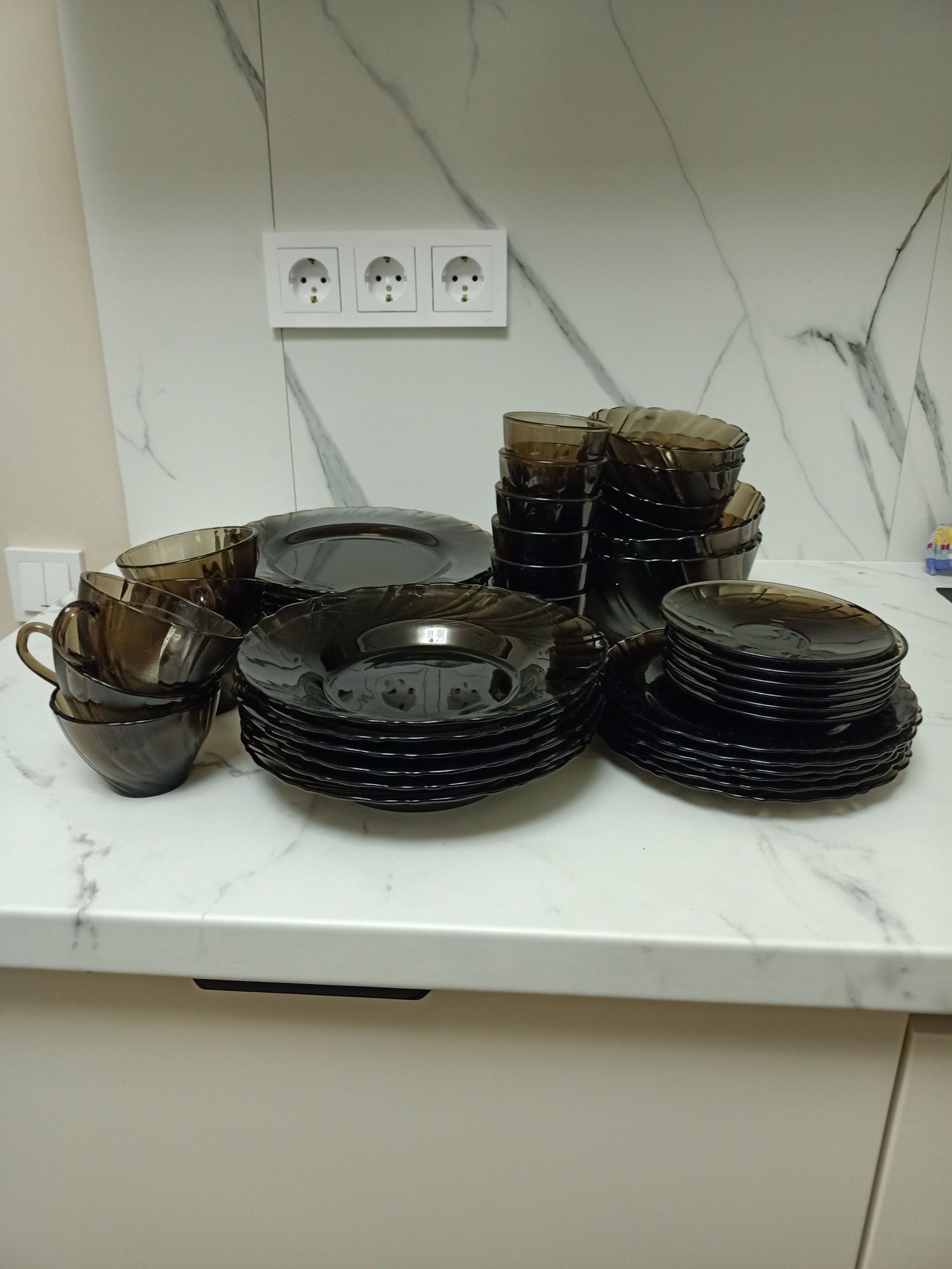 Продам чайный столовый сервиз