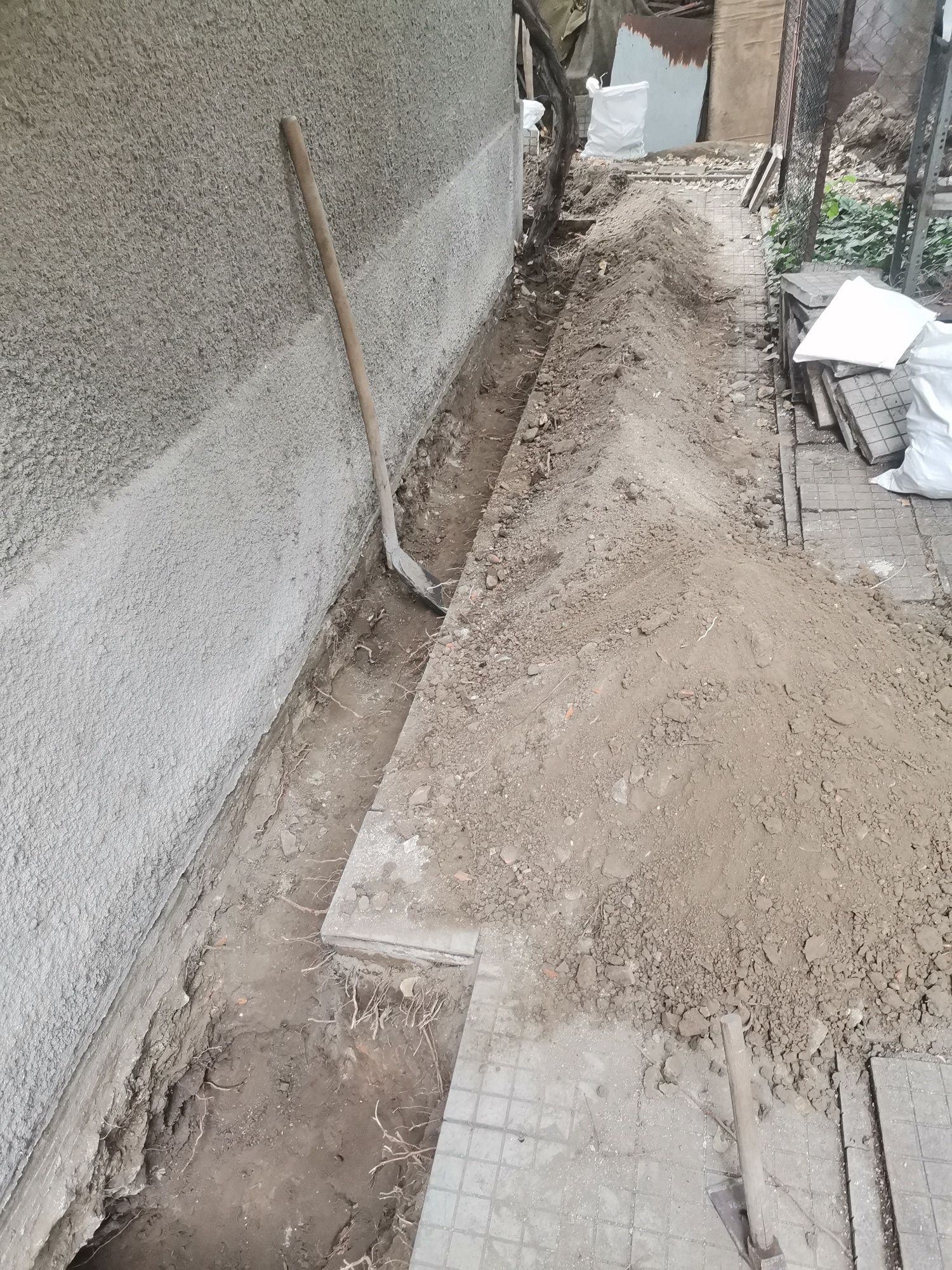 Кърти, чисти и извозва