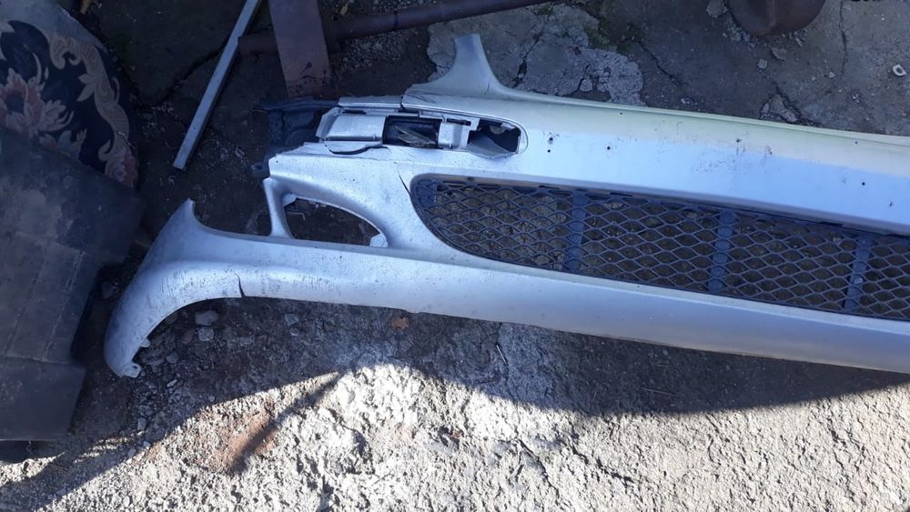 Продам передний бампер на Мерседес элеганс