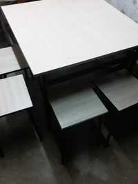 Продаётся кухонный стол со стульями(4стула)